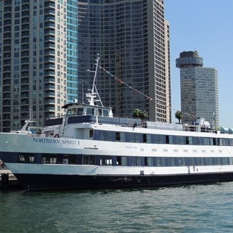 Cruise Ship/Yachts: City Cruises 18