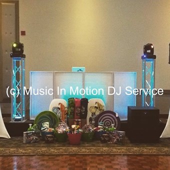 Disc Jockey's / DJs: Music in Motion DJ Service 12