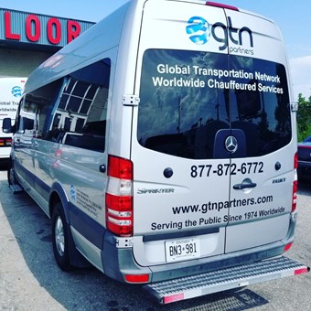 Limousines: GTN Partners Chauffeured Coach & Limo Services 4
