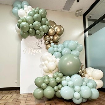 Balloons: NWR Decor Inc. 9