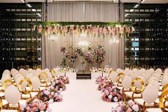 Jessica and Phil's Luxurious Bloomful Wedding at Four Seasons Hotel Toronto