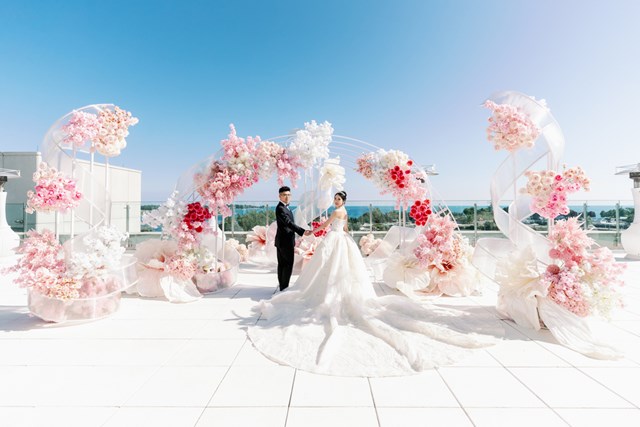 Youwen and Qiushi's Luxurious Garden Wedding at Hotel X Toronto