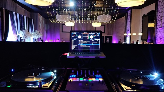 Disc Jockey's / DJs: Alley Entertainment 21