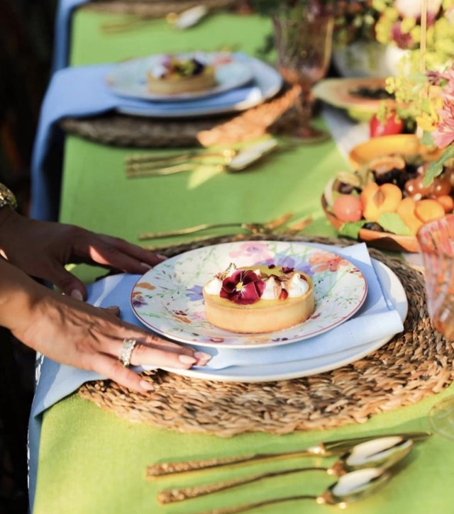 Linen Rentals: Around the Table 7