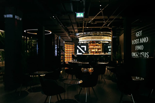 Restaurants: Bar 404 3