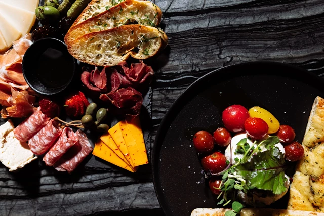 Restaurants: Bar 404 7