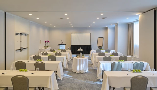 Hotels: Chelsea Hotel Toronto 9