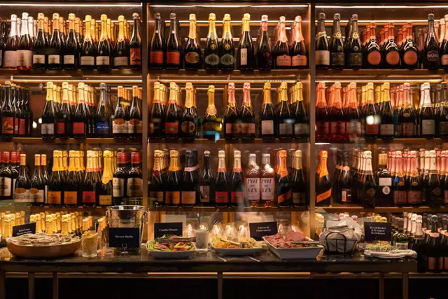 Restaurants: Coffee Oysters Champagne | Ã toi 5