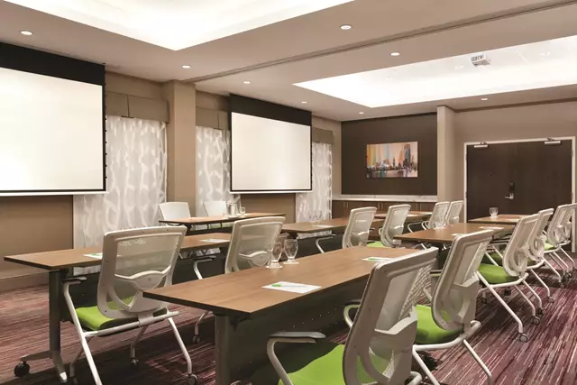 Hotels: Courtyard by Marriott Toronto Mississauga West 2