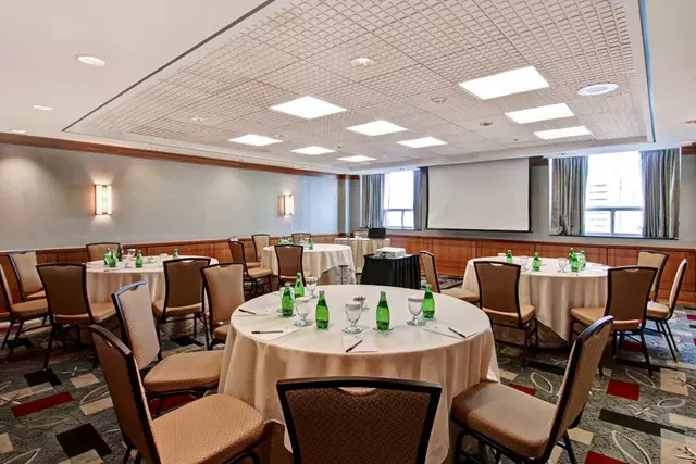 Hotels: DoubleTree by Hilton Toronto Downtown 3