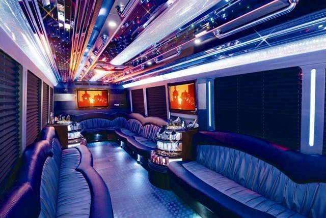 Limousines: Erin Mills Limo 1