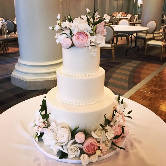 Wedding Cakes: Finespun Cakes & Pastries 3