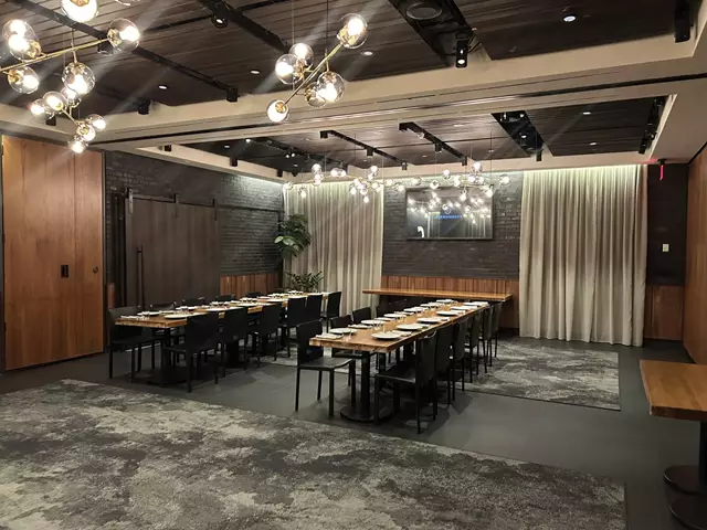 Restaurants: JOEY Eaton Centre 1