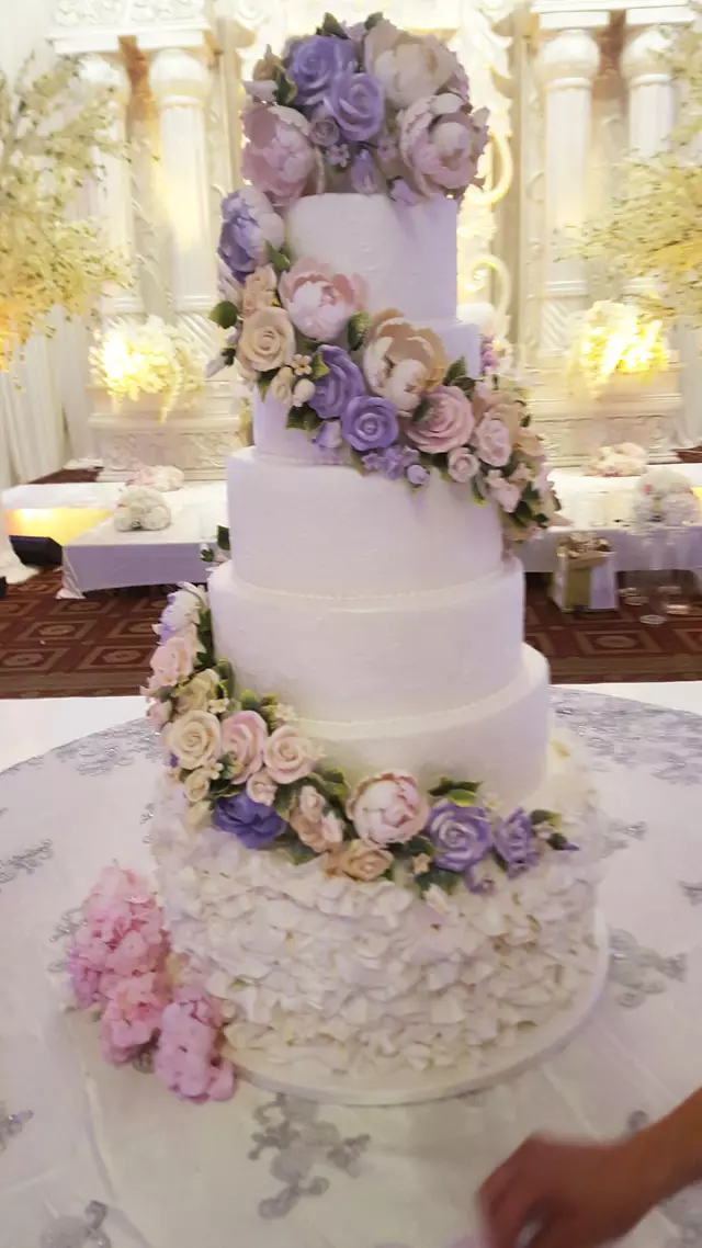 Wedding Cakes: Just Temptations 3