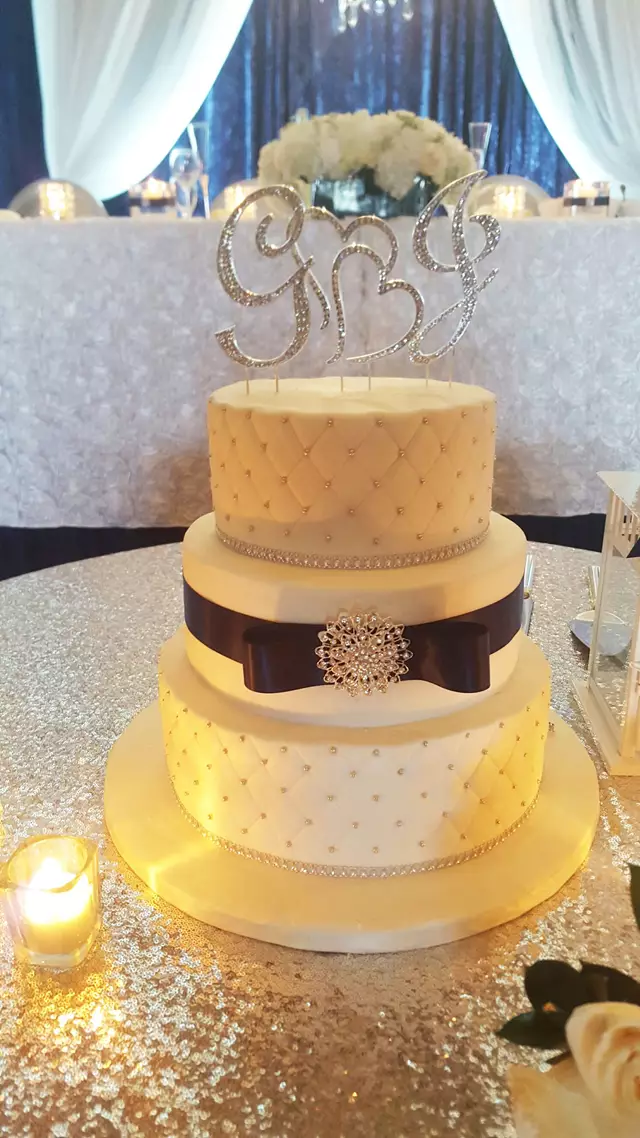 Wedding Cakes: Just Temptations 5