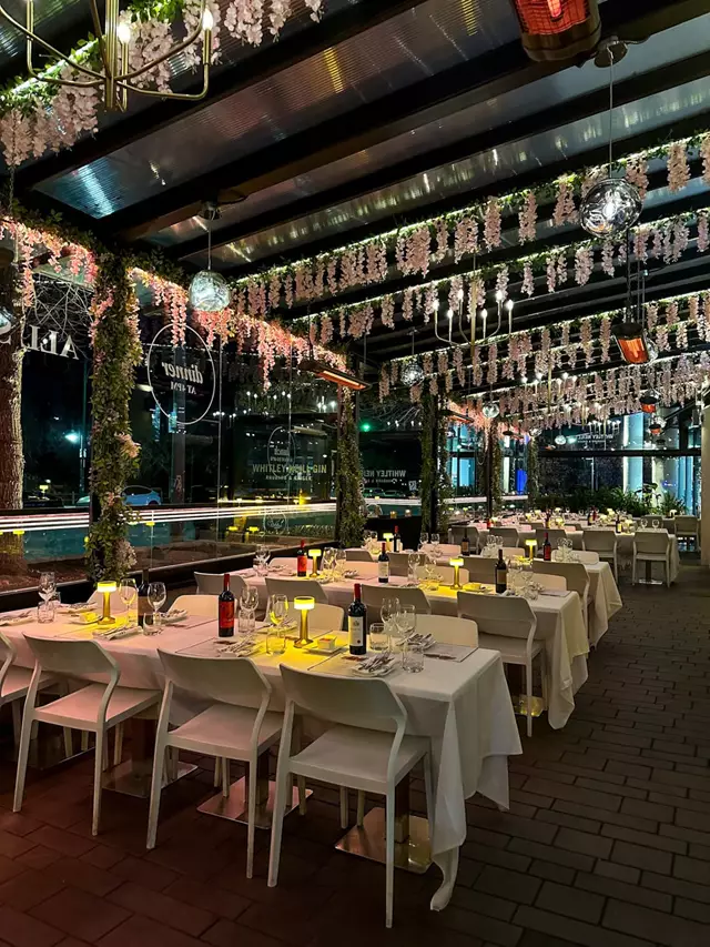 Restaurants: La Vecchia Lakeshore 1