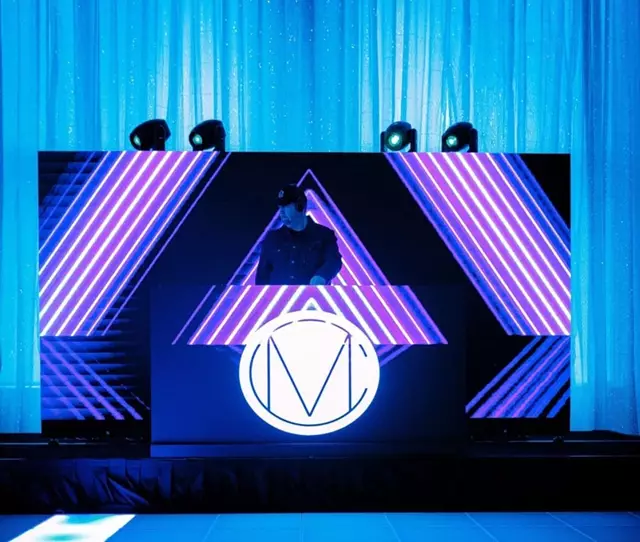 Disc Jockey's / DJs: Michael Coombs Entertainment 1