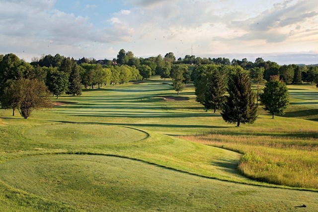 Golf & Country Clubs: Mill Run Golf Club 18