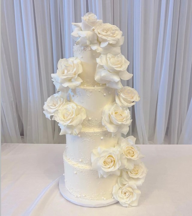 Wedding Cakes: Minnie’s Cakery 8