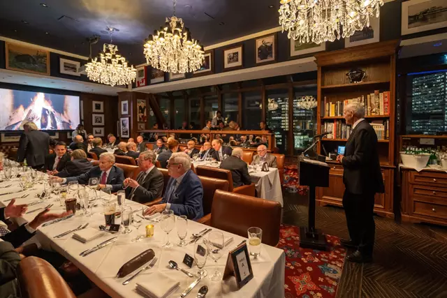 Restaurants: Oak Room 2