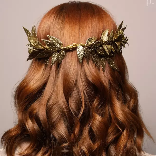 Hair & Makeup: Parlour Salon 1