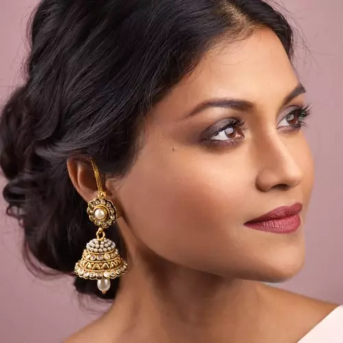 Hair & Makeup: Parlour Salon 2