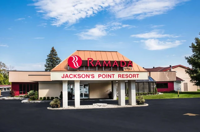 Hotels: Ramada Jackson's Point 1