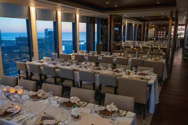 Restaurants: Stratus Restaurant 3