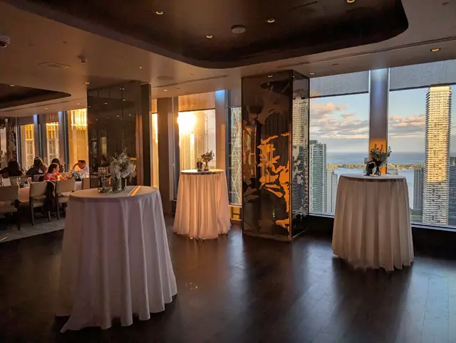 Restaurants: Stratus Restaurant 4