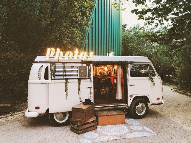 Photo Booths: The Photo Bus Booth 1