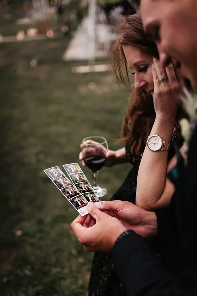 Photo Booths: The Photo Bus Booth 4