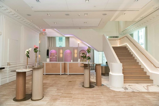 Hotels: The St. Regis Toronto 7