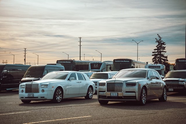 Limousines: Toronto Limo Rentals 5