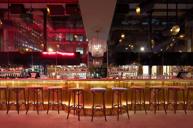 Restaurants: Walrus Pub & Beer Hall 1