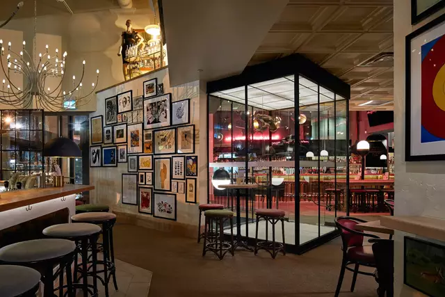 Restaurants: Walrus Pub & Beer Hall 2