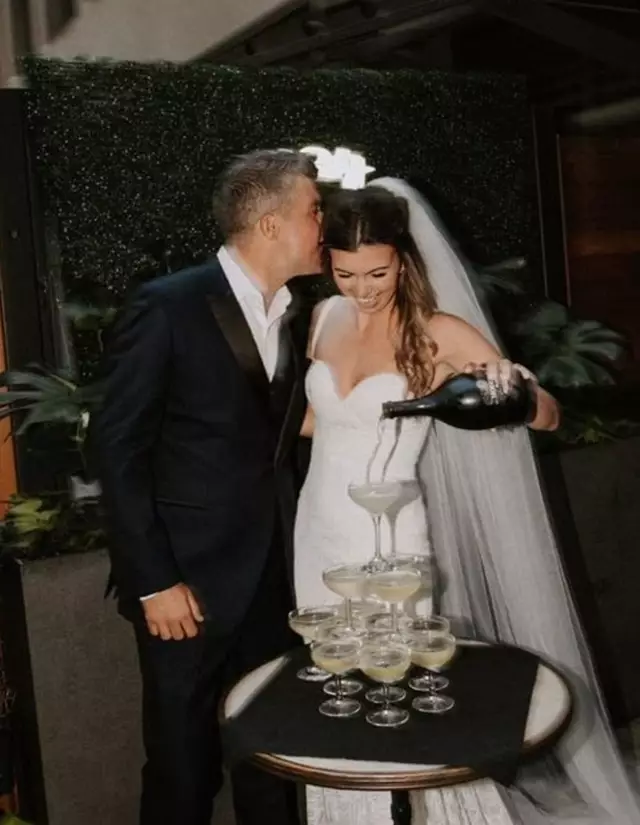 Restaurants: Walrus Pub & Beer Hall 3