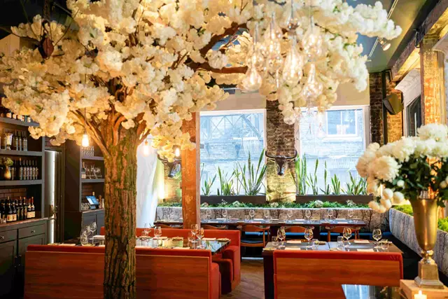 Restaurants: Woods Restaurant 2